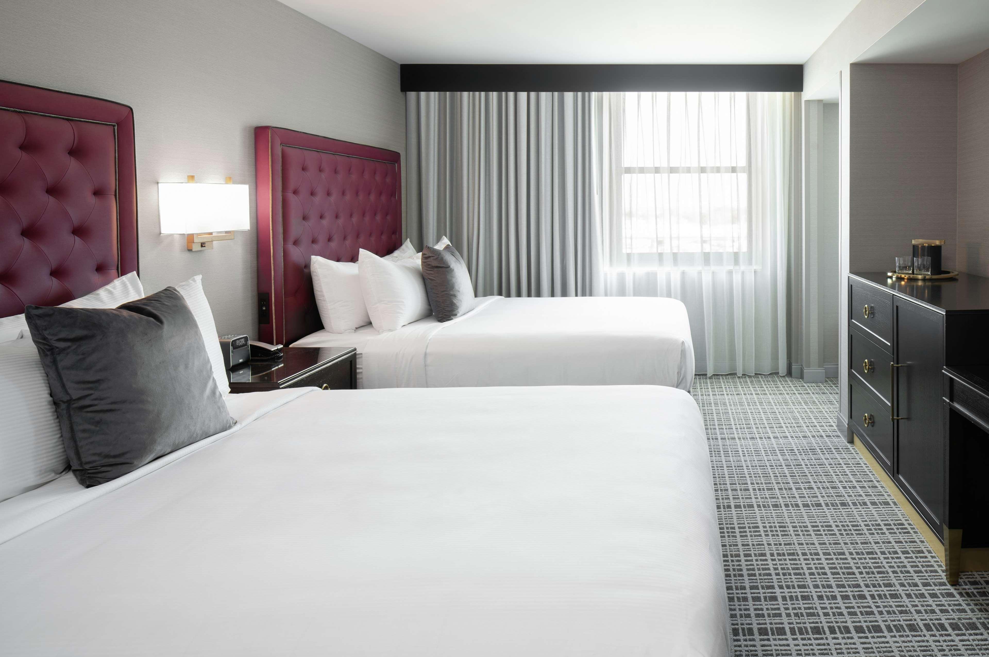 The Axis Moline Hotel, Tapestry Collection By Hilton Exterior photo