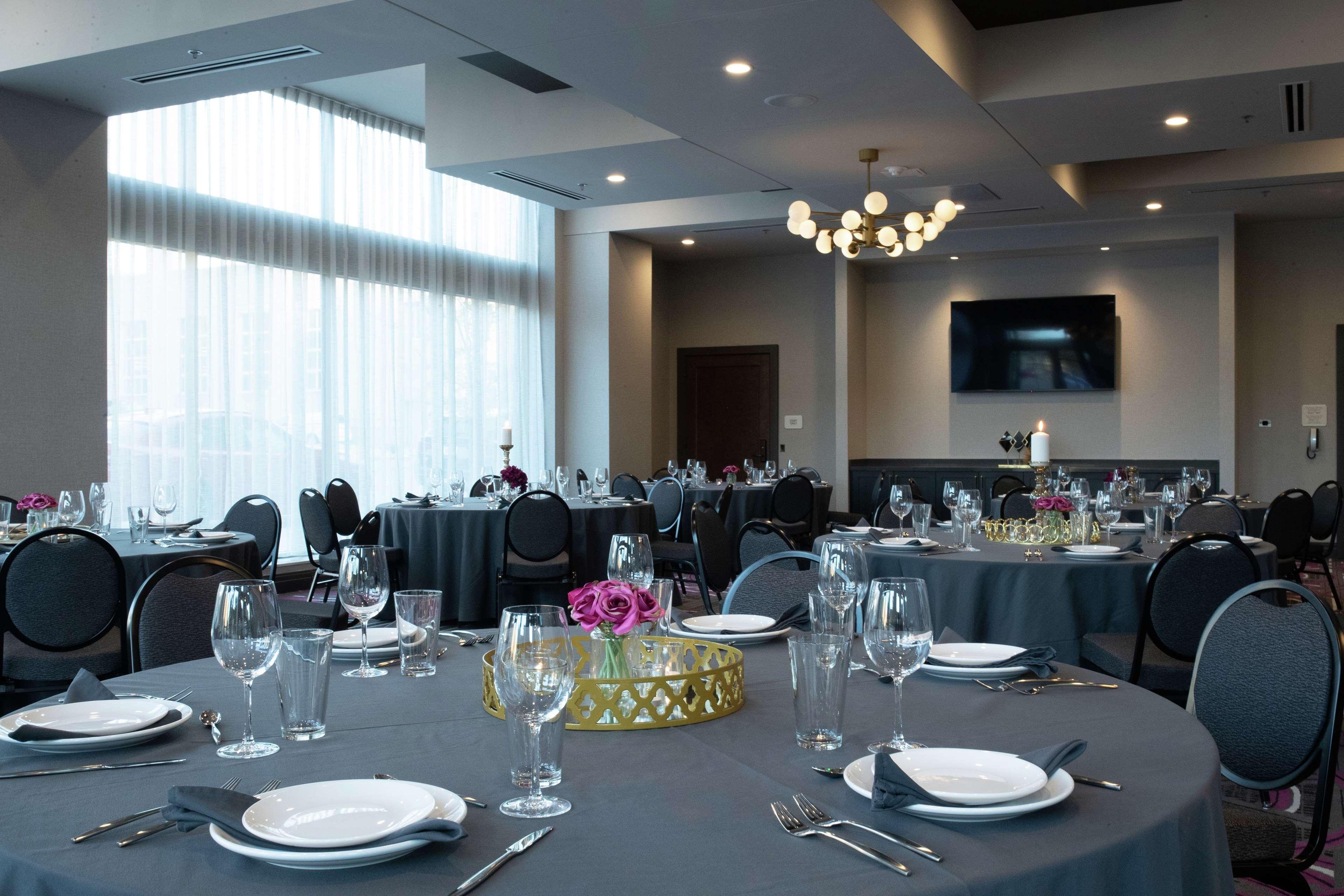 The Axis Moline Hotel, Tapestry Collection By Hilton Exterior photo