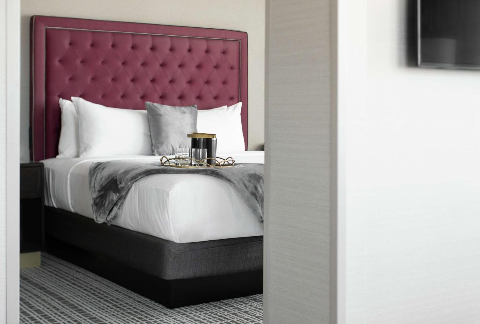 The Axis Moline Hotel, Tapestry Collection By Hilton Exterior photo